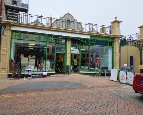 hollyhead-shop-fronts